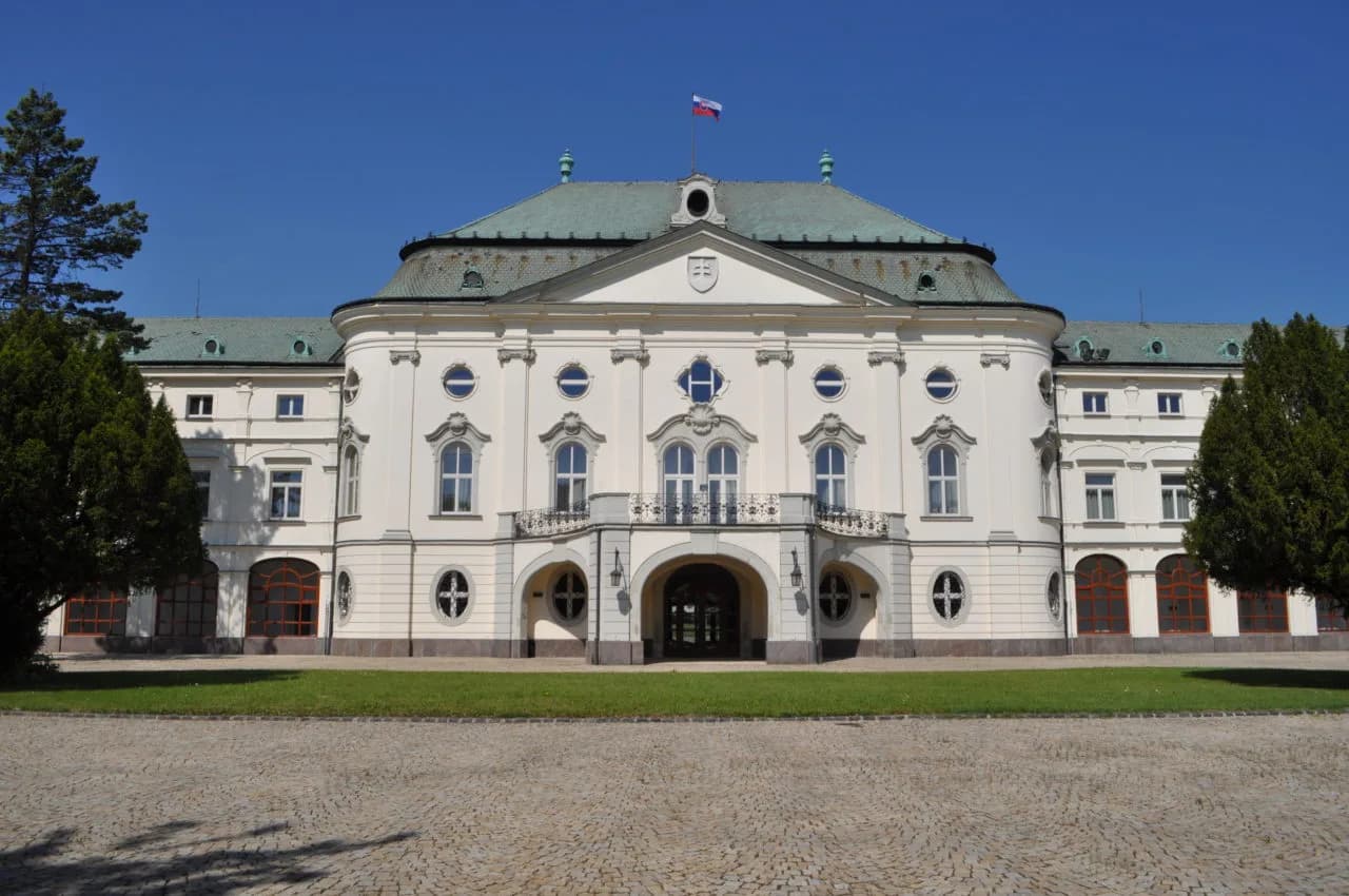 uploads 2020 07 Regierungspalais